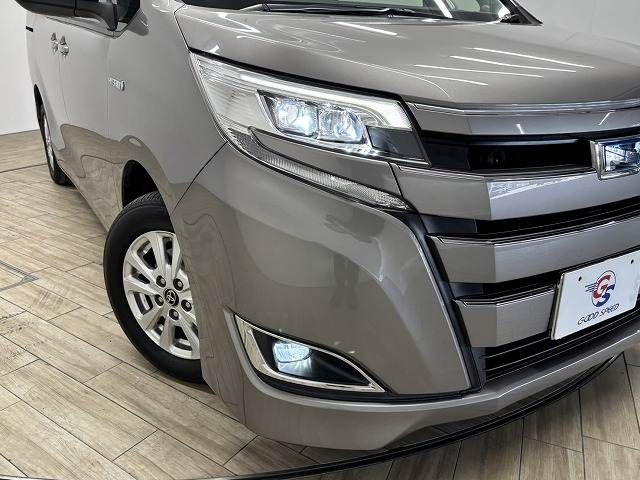 TOYOTA NOAH HYBRID 2017 Image 31