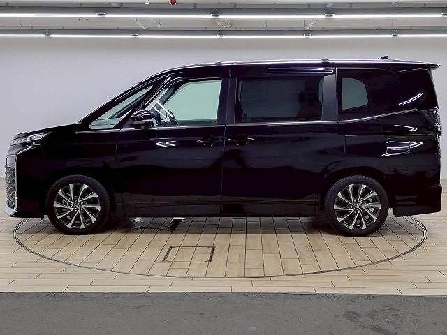 TOYOTA VOXY HYBRID 2023 Image 31