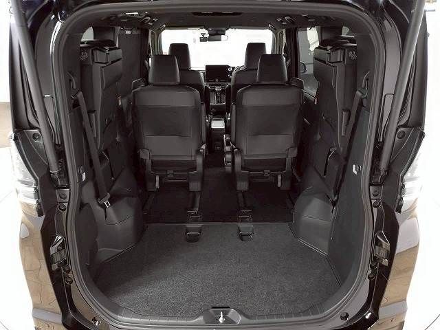 TOYOTA VOXY HYBRID 2023 Image 31