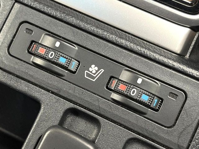 TOYOTA LANDCRUISER PRADO 2022 Image 31