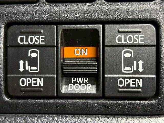 TOYOTA VOXY 2018 Image 31