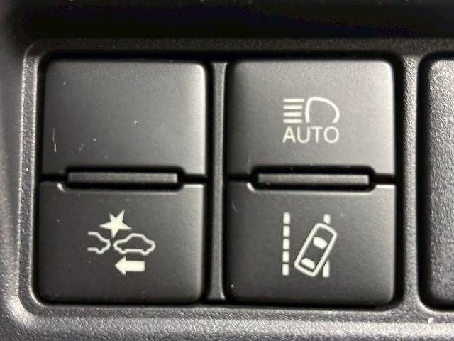 TOYOTA VOXY 2018 Image 31