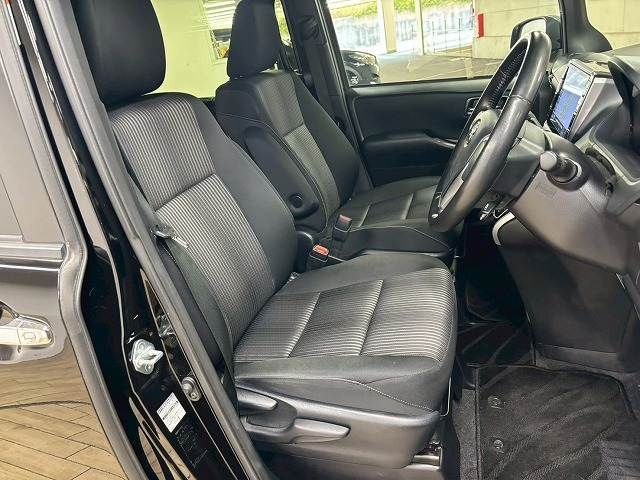 TOYOTA VOXY 2018 Image 31