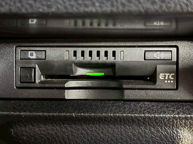 TOYOTA VOXY 2018 Image 31