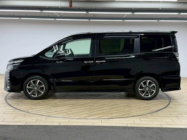 TOYOTA VOXY 2018 Image 31