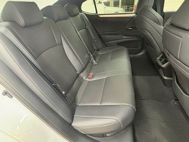 TOYOTA LEXUS ES300H 2020 Image 31