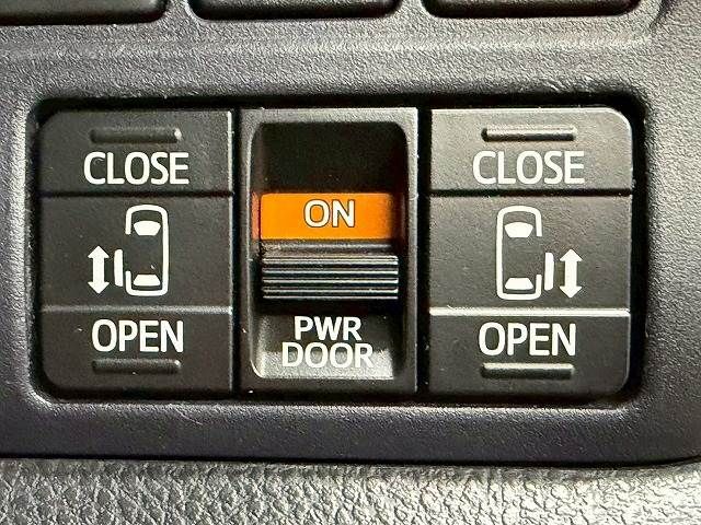 TOYOTA VOXY 2015 Image 31