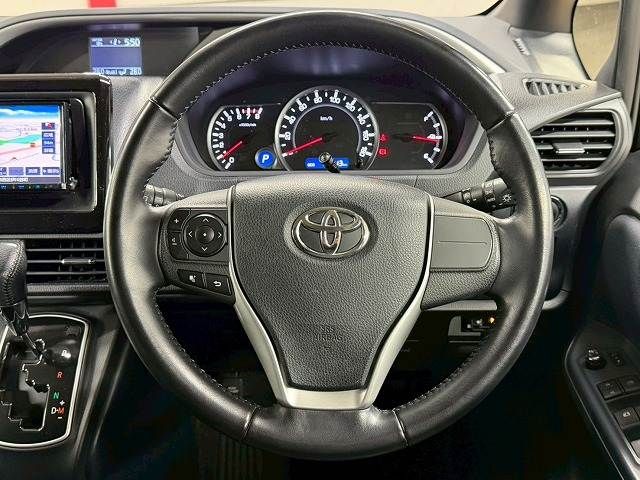 TOYOTA VOXY 2015 Image 31