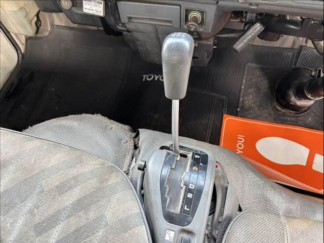 TOYOTA HIACE TR 2WD 1993 Image 31