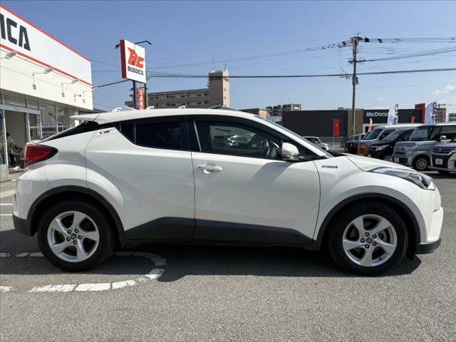 TOYOTA C-HR 2017 Image 31