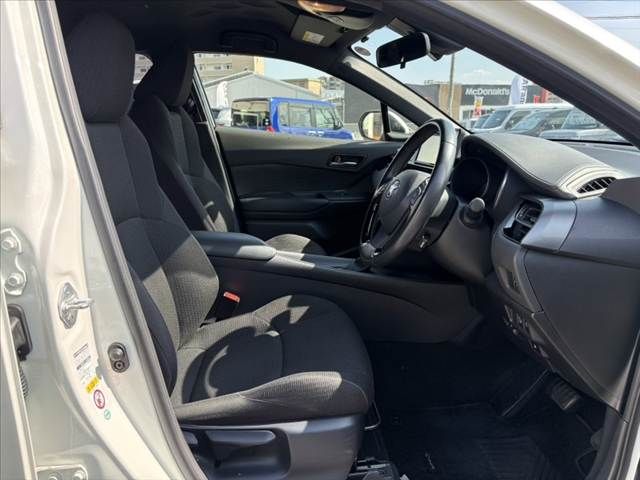 TOYOTA C-HR 2017 Image 31