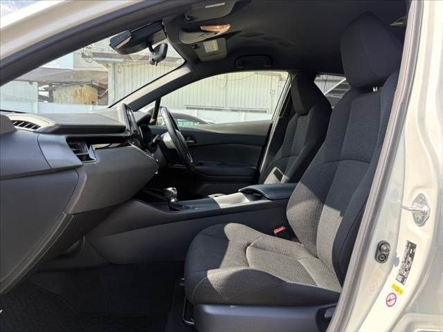 TOYOTA C-HR 2017 Image 31