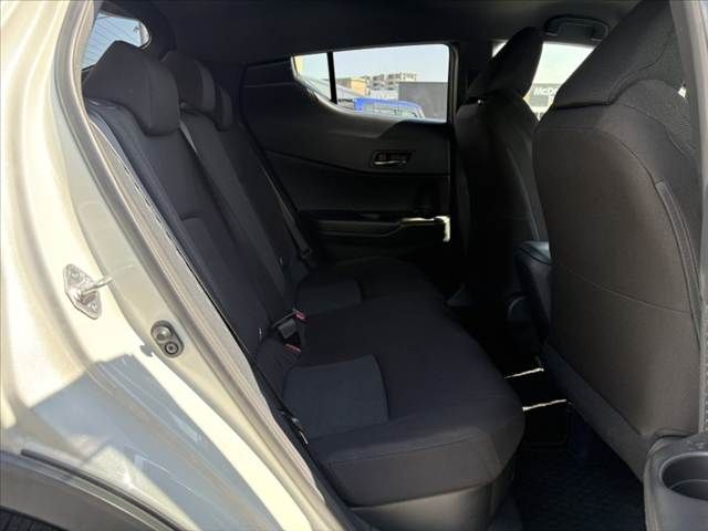 TOYOTA C-HR 2017 Image 31