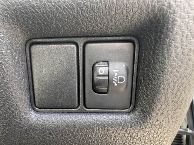 TOYOTA C-HR 2017 Image 31