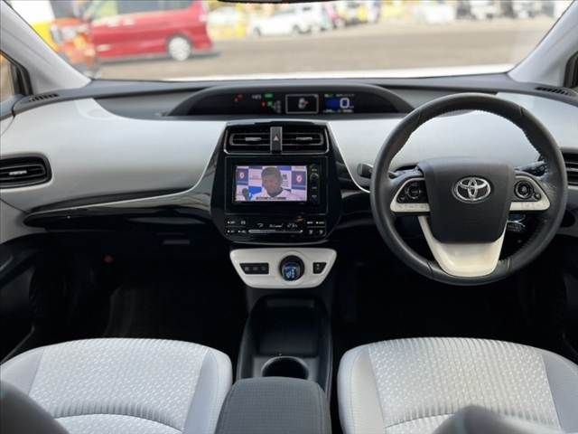 TOYOTA PRIUS 2016 Image 31