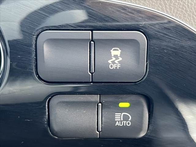 TOYOTA PRIUS 2016 Image 31