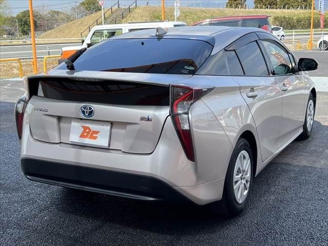 TOYOTA PRIUS 2016 Image 31