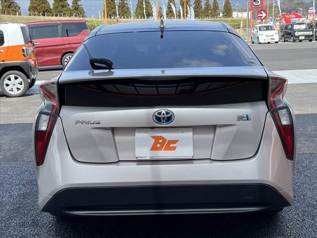 TOYOTA PRIUS 2016 Image 31
