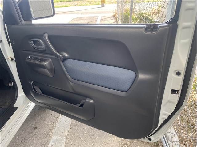 SUZUKI JIMNY 4WD 2004 Image 31