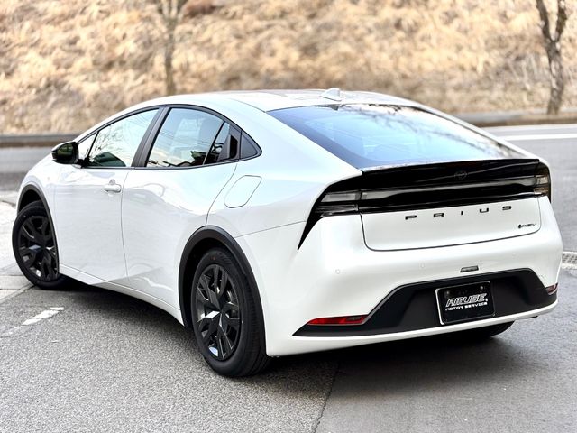TOYOTA PRIUS PHV 2025 Image 31