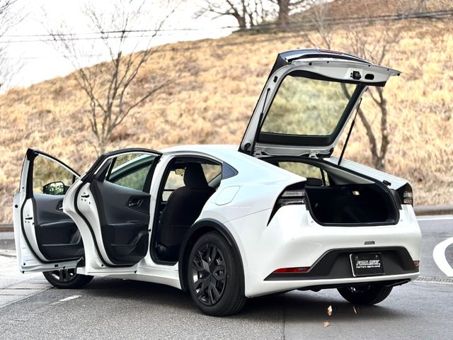 TOYOTA PRIUS PHV 2025 Image 31