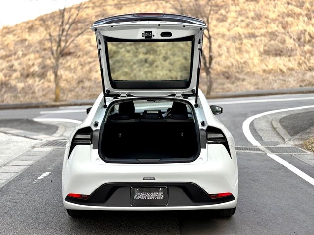 TOYOTA PRIUS PHV 2025 Image 31