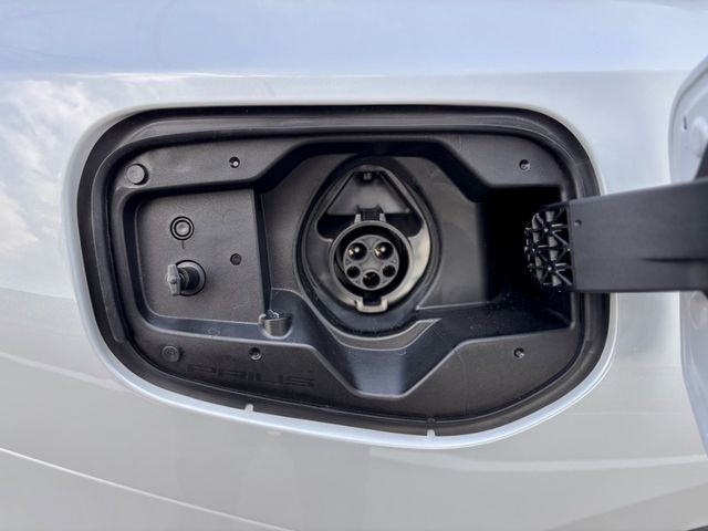 TOYOTA PRIUS PHV 2025 Image 31