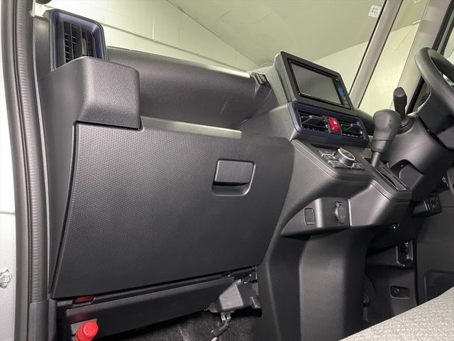 DAIHATSU TANTO 2025 Image 31