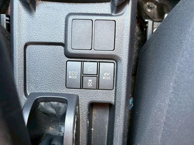 TOYOTA COROLLA AXIO HYBRID 2013 Image 31