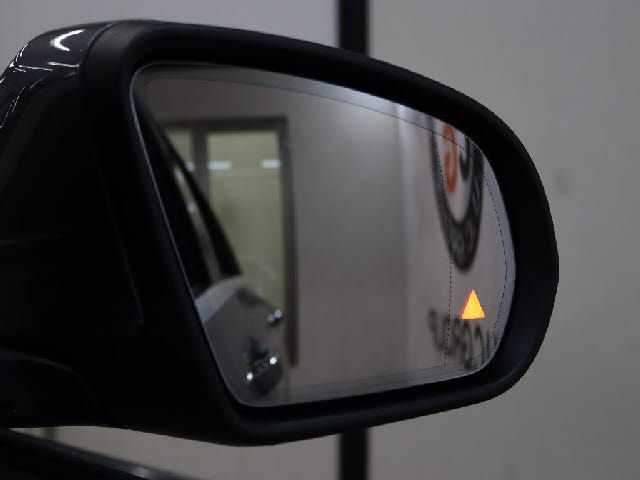 MERCEDES BENZ C CLAS 2018 Image 31