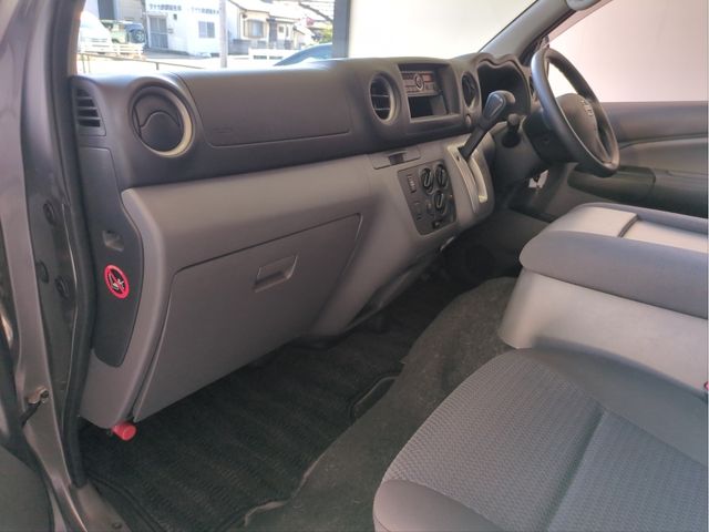NISSAN NV350 CARAVAN WAGON 2016 Image 31