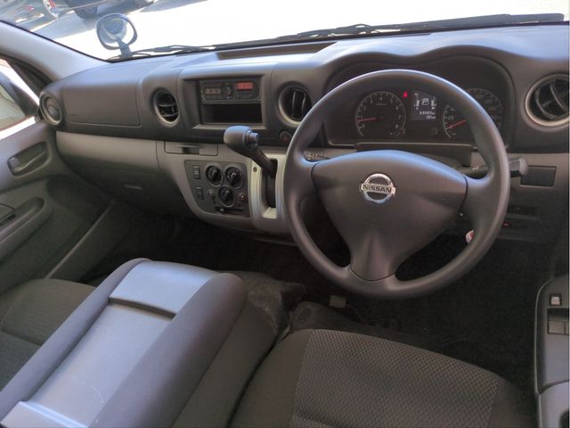 NISSAN NV350 CARAVAN WAGON 2016 Image 31