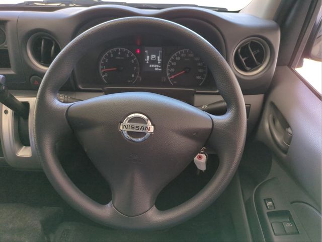 NISSAN NV350 CARAVAN WAGON 2016 Image 31