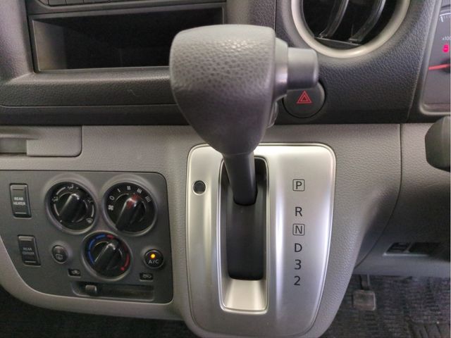 NISSAN NV350 CARAVAN WAGON 2016 Image 31