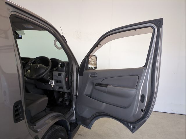 NISSAN NV350 CARAVAN WAGON 2016 Image 31