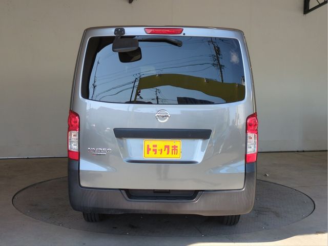 NISSAN NV350 CARAVAN WAGON 2016 Image 31