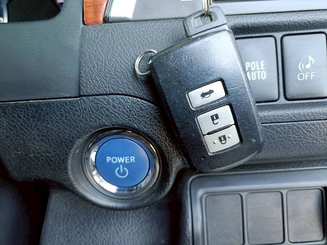 TOYOTA CAMRY HYBRID 2012 Image 31