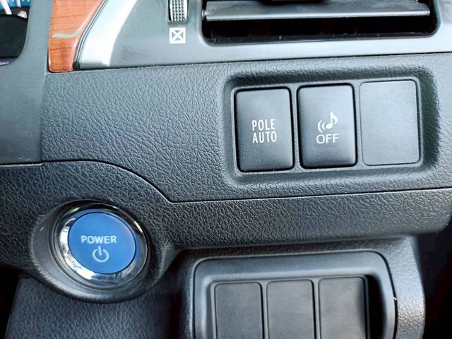 TOYOTA CAMRY HYBRID 2012 Image 31