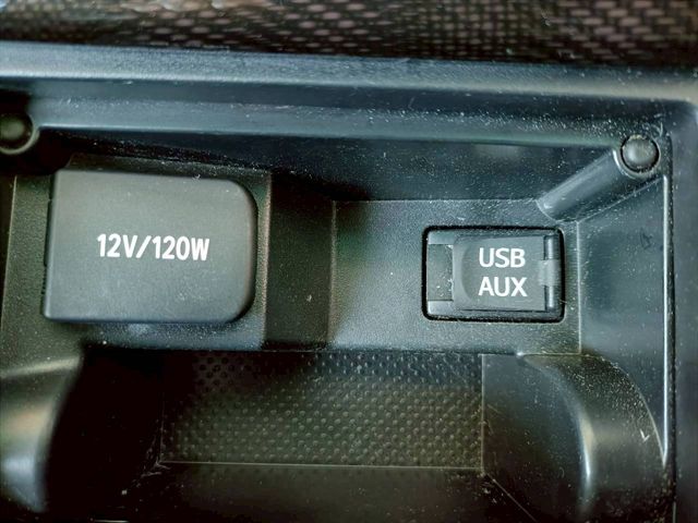 TOYOTA CAMRY HYBRID 2012 Image 31