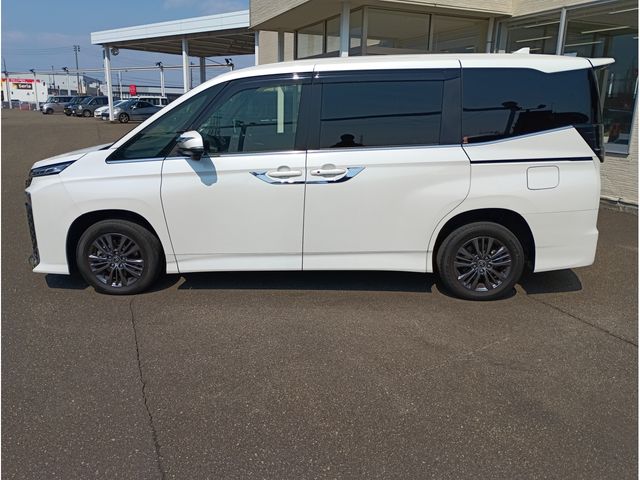 TOYOTA VOXY HYBRID 4WD 2022 Image 31