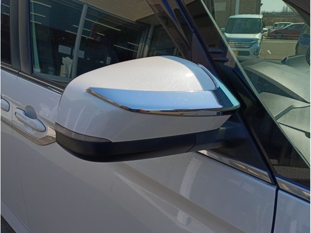 TOYOTA VOXY HYBRID 4WD 2022 Image 31