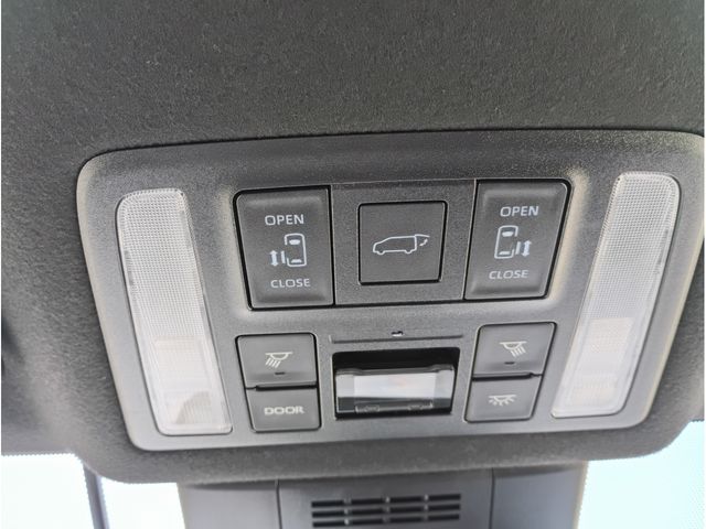 TOYOTA VOXY HYBRID 4WD 2022 Image 31