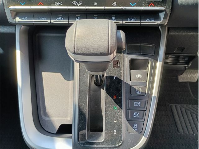 TOYOTA VOXY HYBRID 4WD 2022 Image 31