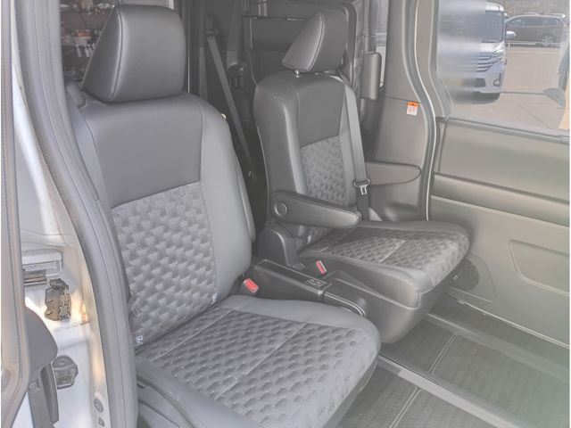 TOYOTA VOXY HYBRID 4WD 2022 Image 31