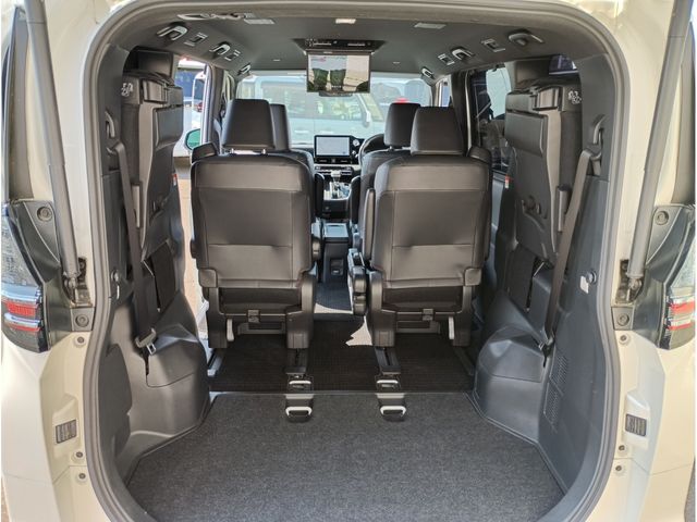 TOYOTA VOXY HYBRID 4WD 2022 Image 31