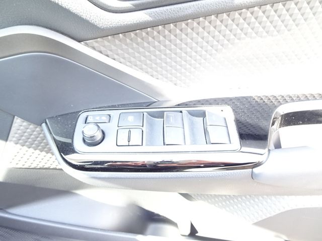 TOYOTA C-HR 2019 Image 31