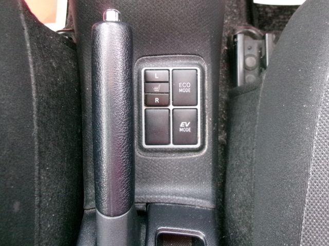 TOYOTA AQUA 2013 Image 31