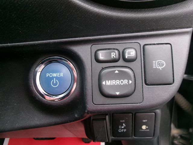 TOYOTA AQUA 2013 Image 31