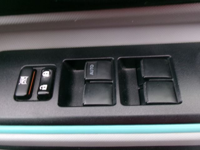 TOYOTA AQUA 2013 Image 31