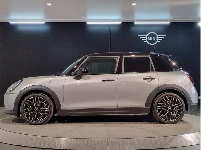 BMW MINI COOPER 5DOOR 2024 Image 31